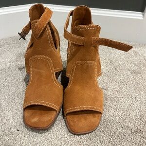 Lucky Brand Tan Women's Wedge Sandals